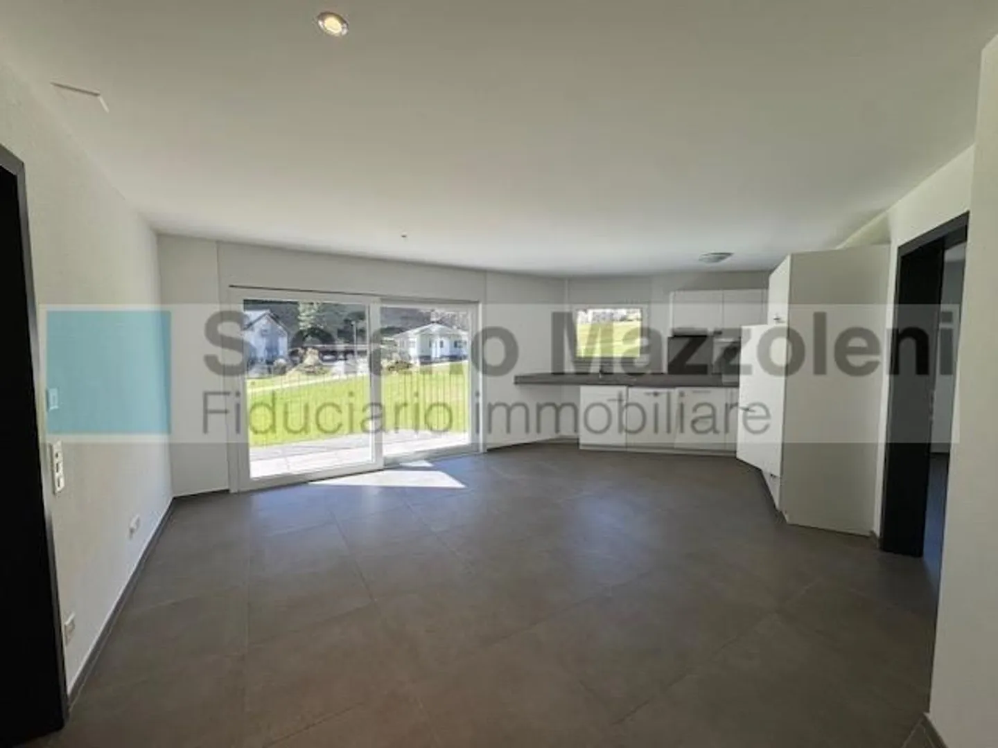 Appartamento moderno con terrazza - Foto 5 di 8