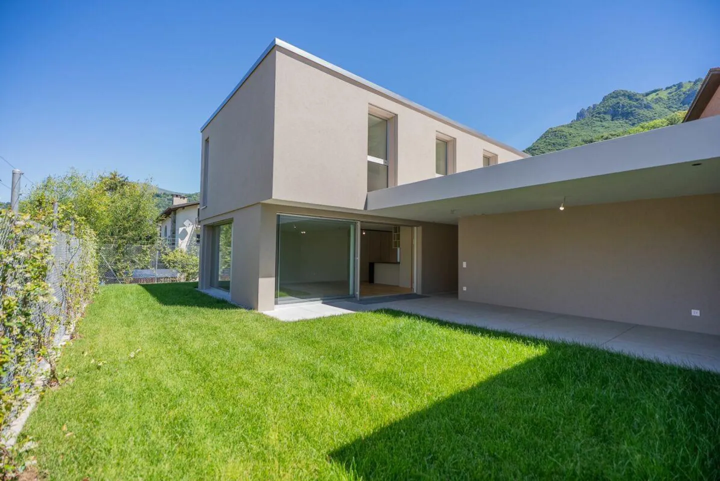 High-Modern Design Villas in Cadro - Photo 1 of 25