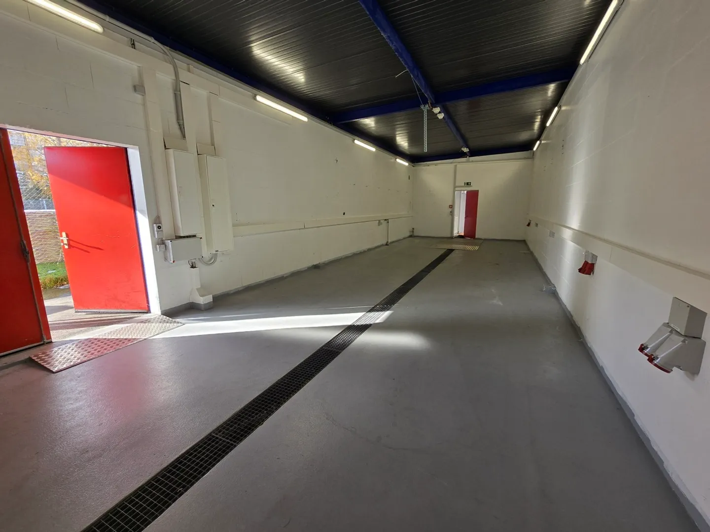 Magazzino 77m² - Vicino all'autostrada/Stazione ferroviaria - Foto 2 di 2