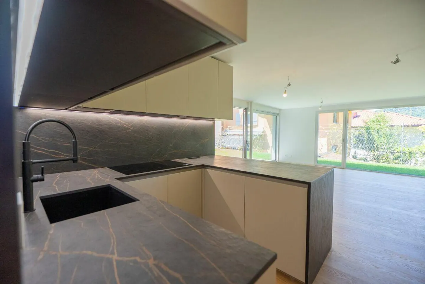 High-Modern Design Villas in Cadro - Photo 12 of 25