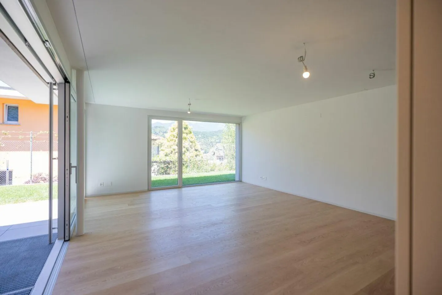 High-Modern Design Villas in Cadro - Photo 13 of 25