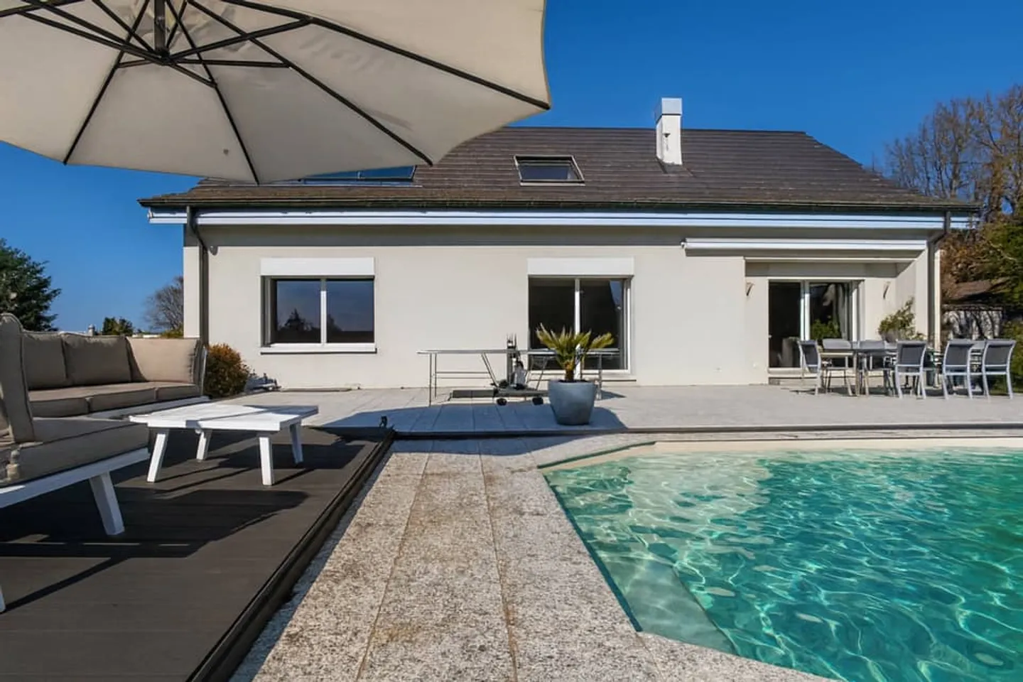 Renovated individual villa of 300 m², quiet and residential environment - Photo 4 of 13