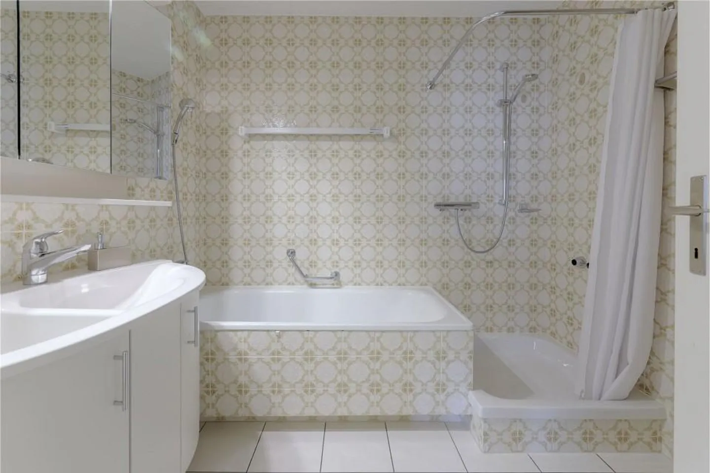 The Wohlensee Within Reach – Bright and Spacious 5... - Photo 13 of 13