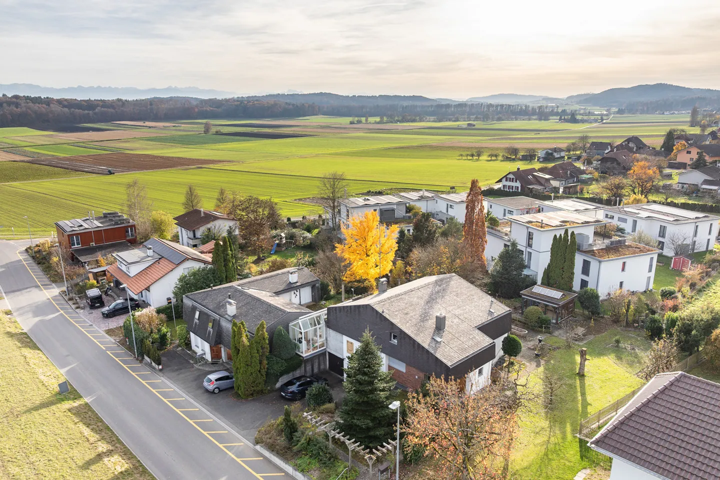 5.5-room single-family house with a separate apartment or building land over 2096m²! - Photo 1 of 19