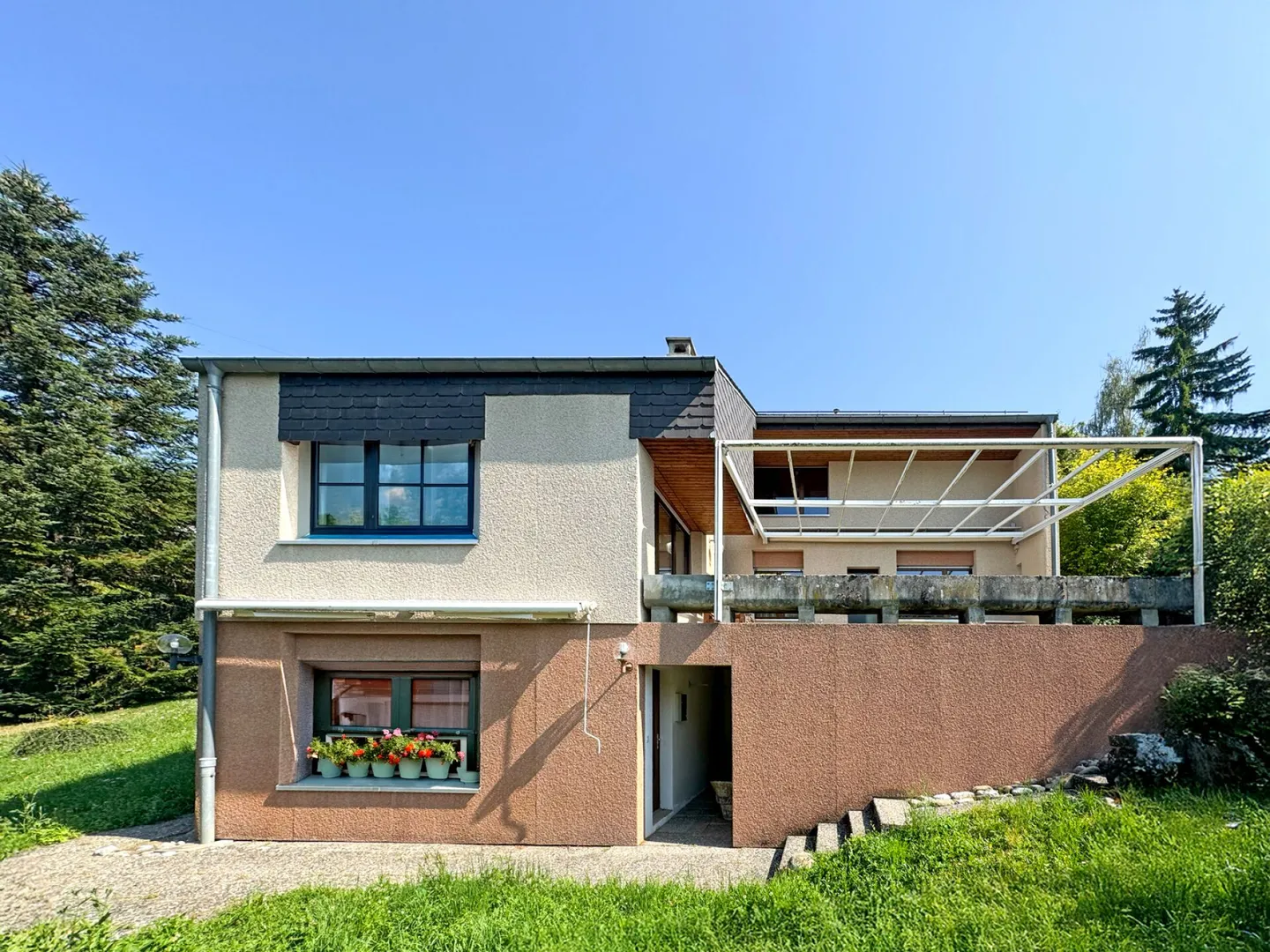 Einfamilienhaus mit 5,5 Zimmern + Studio mit Blick auf den See und die Dents-du-Midi - Foto 2 von 20