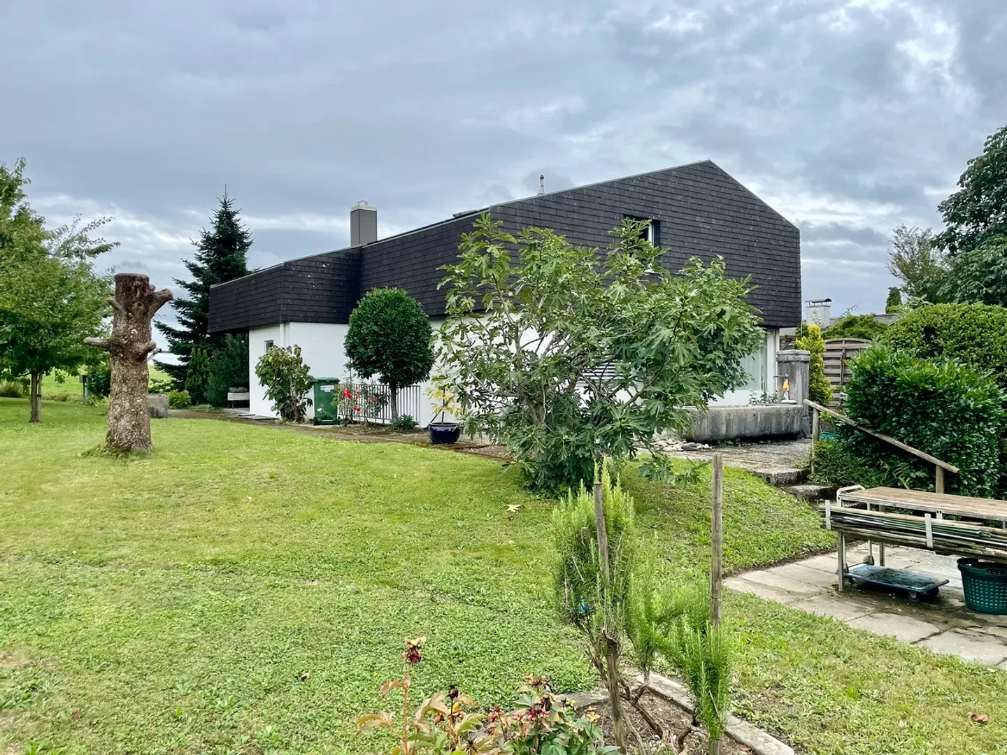 5.5-room single-family house with a separate apartment or building land over 2096m²! - Photo 14 of 19