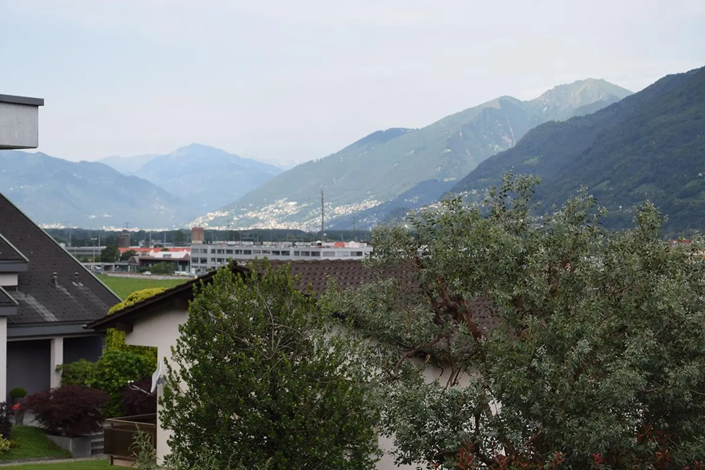 Appartamento mansardato a Camorino - Foto 2 di 9