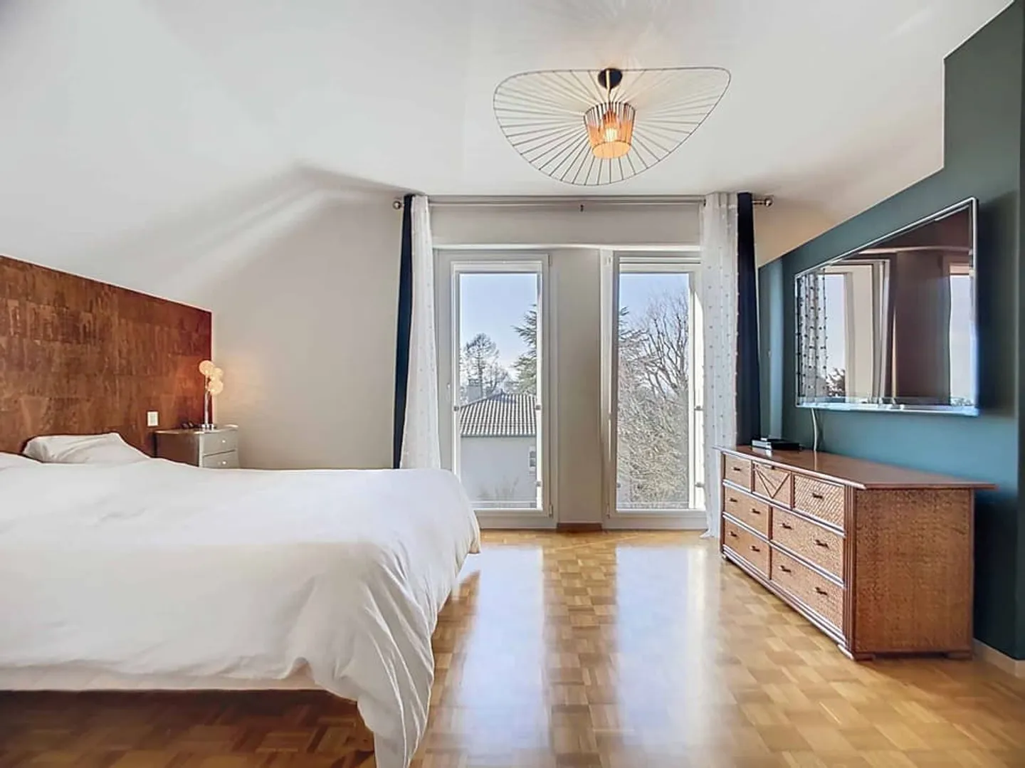 Renovated individual villa of 300 m², quiet and residential environment - Photo 8 of 13