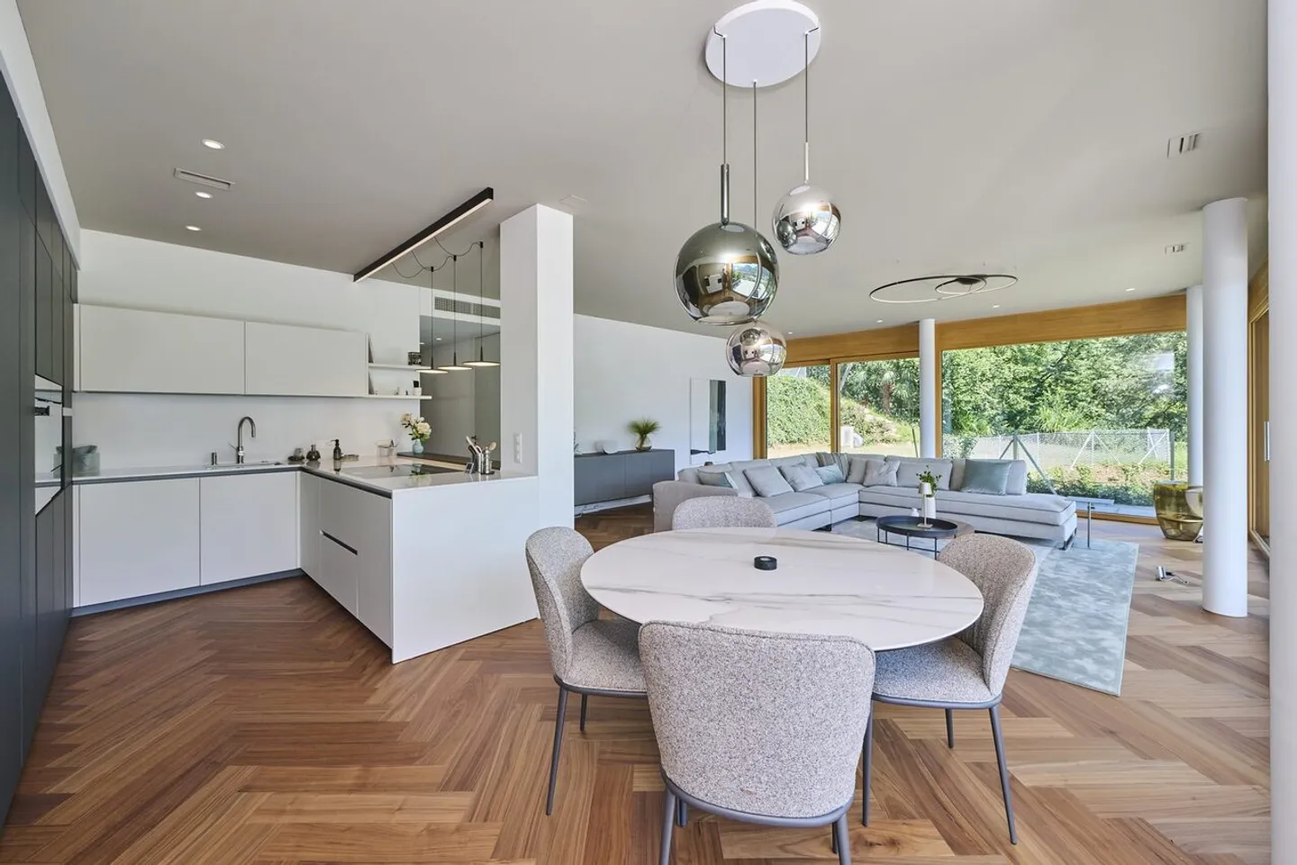 Appartement Moderne avec Terrasse, Jardin et Vue sur la Montagne - Photo 1 sur 14
