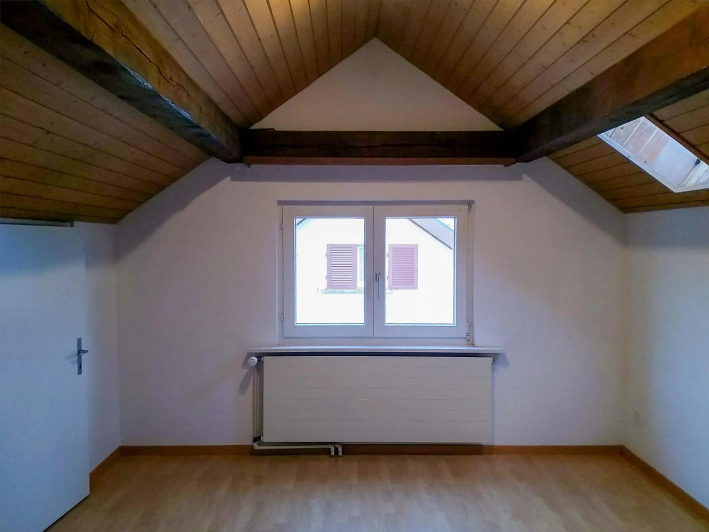 Charming attic apartment with small balcony and good connections - Photo 3 of 7