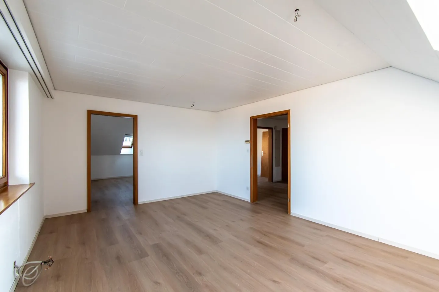 Appartement ensoleillé de 3,5 pièces avec vue sur le lac - Photo 4 sur 13