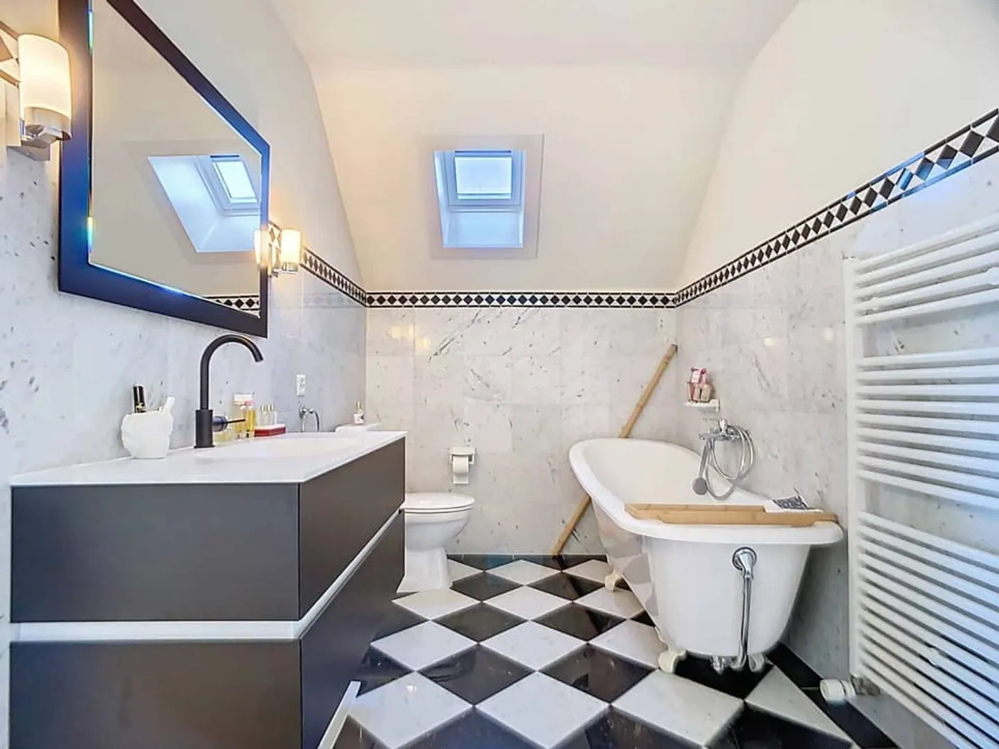 Renovated individual villa of 300 m², quiet and residential environment - Photo 9 of 13