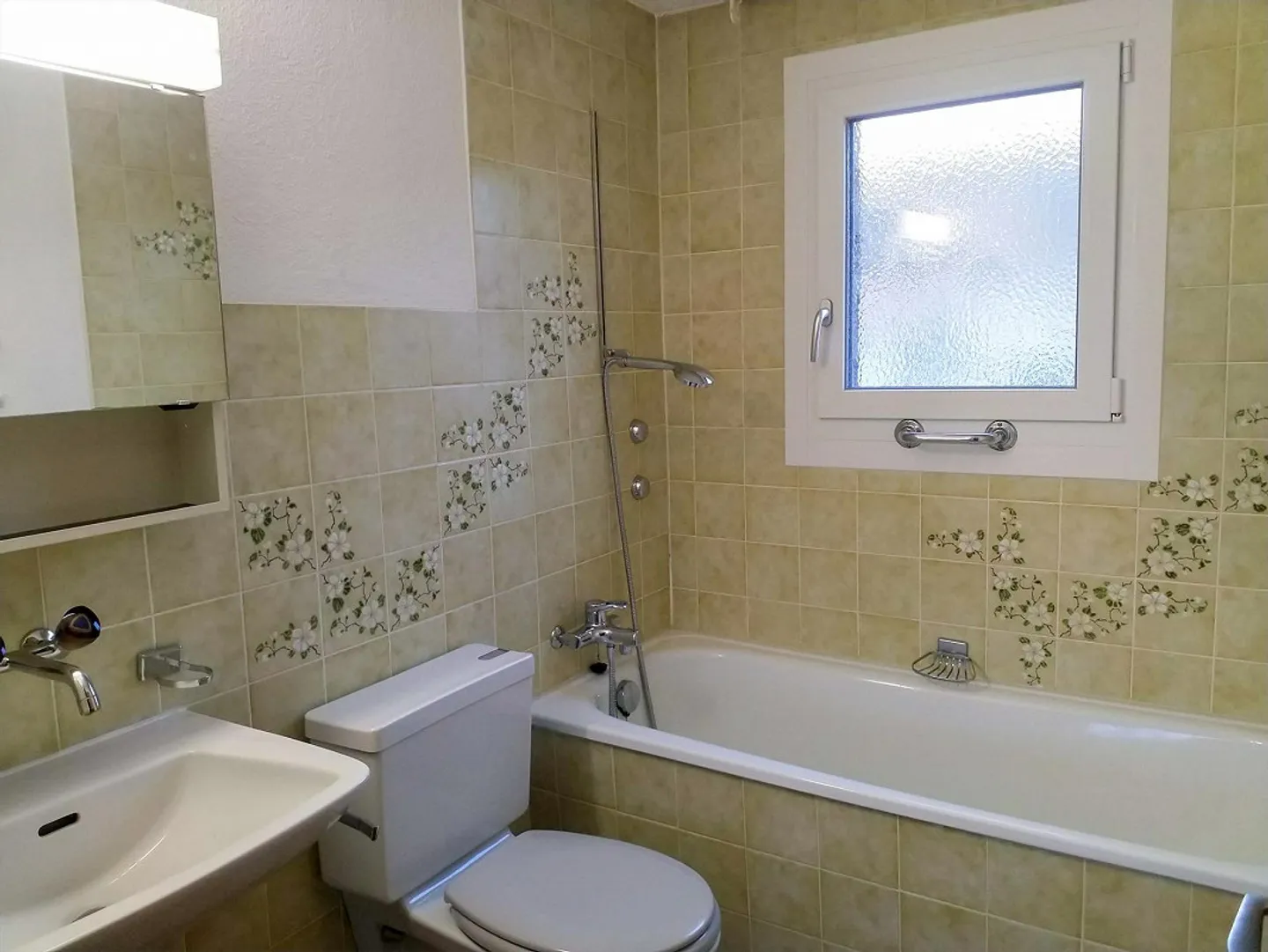 Charming attic apartment with small balcony and good connections - Photo 4 of 7