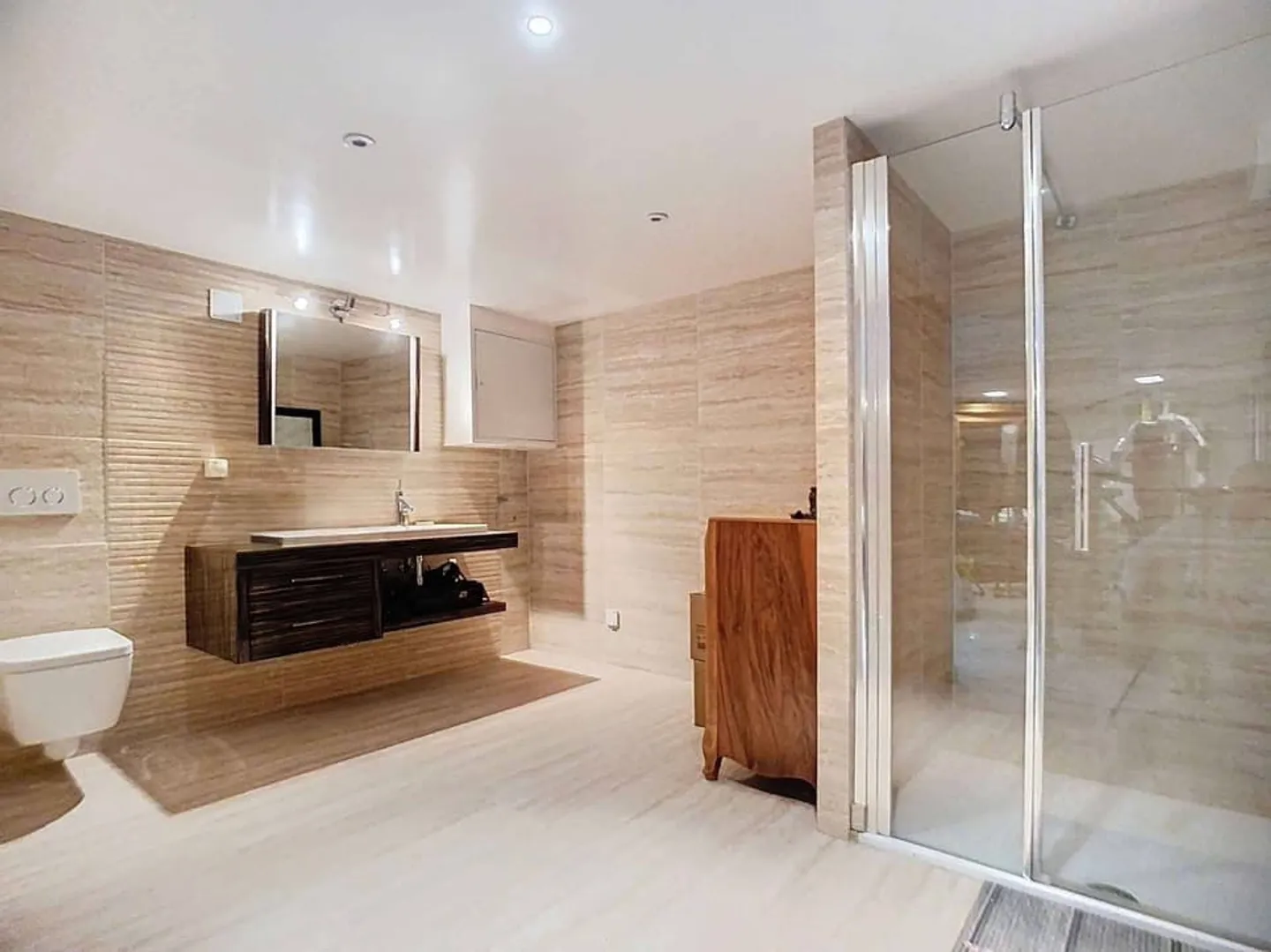 Renovated individual villa of 300 m², quiet and residential environment - Photo 10 of 13