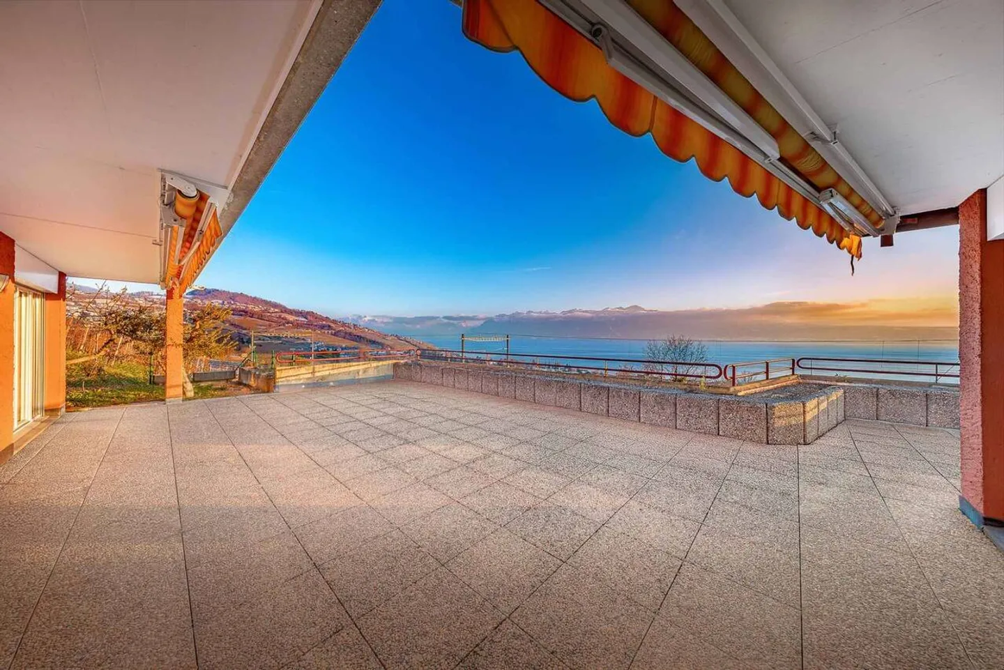 La Conversion  Espace, confort et vue panoramique sur le lac et les Alpes - Photo 1 sur 12