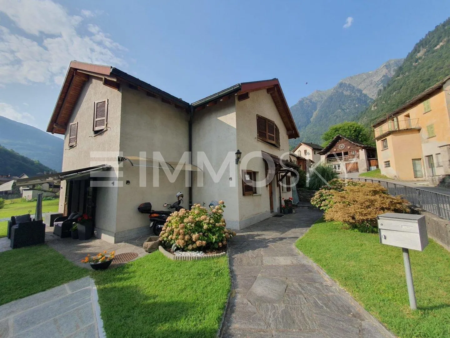 Independent House with Mountain Panorama and Outdoor Spaces - Photo 1 of 5