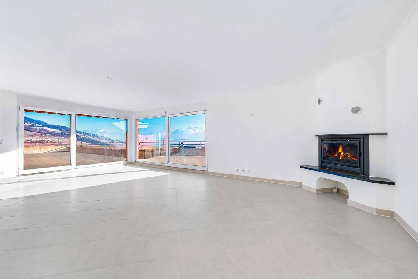 La Conversion  Espace, confort et vue panoramique sur le lac et les Alpes - Photo 2 sur 12