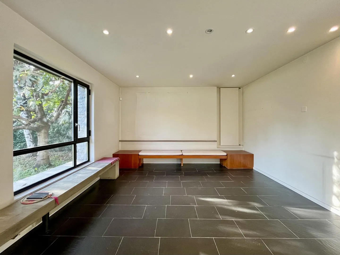 Elegantes Zweifamilienhaus mit 6.5 Zimmern und Garten in Balerna - Foto 4 von 8