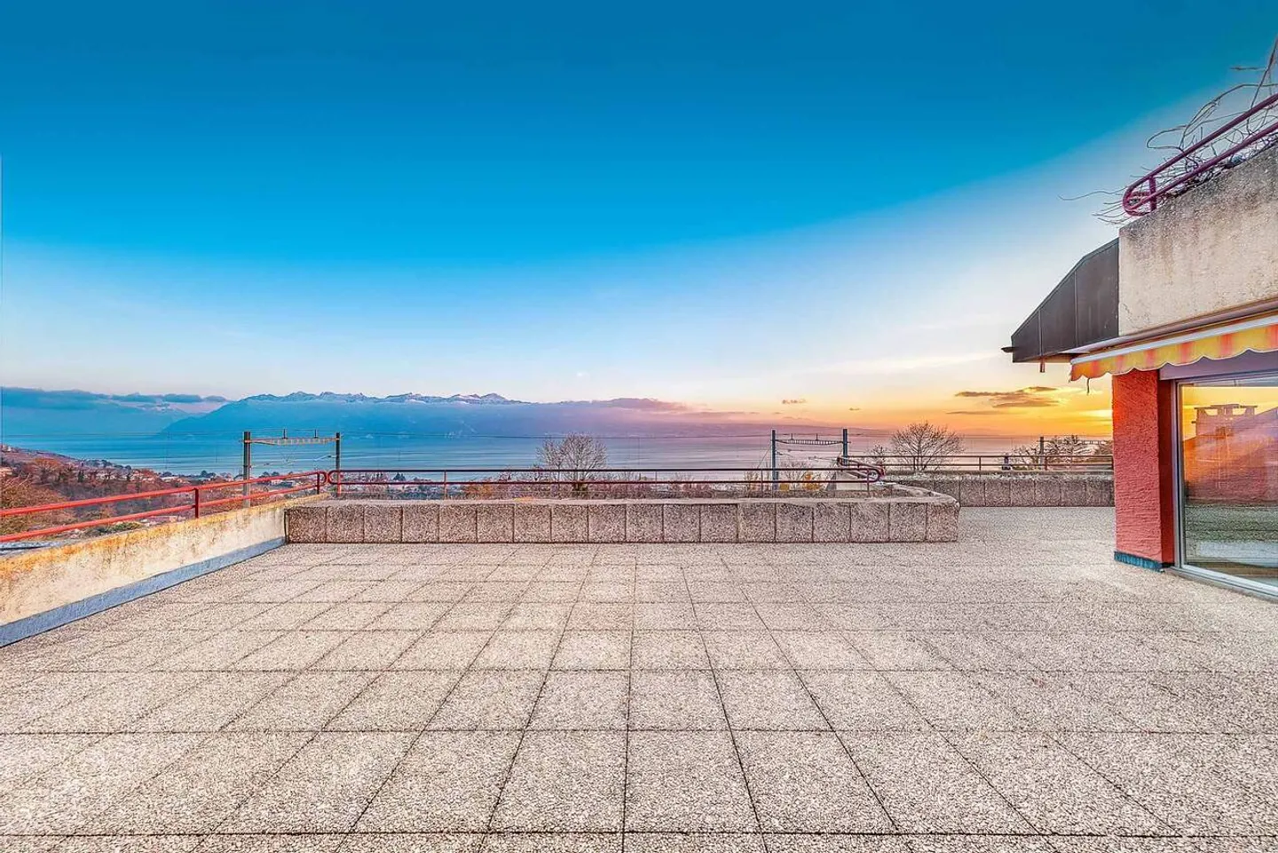 La Conversion  Espace, confort et vue panoramique sur le lac et les Alpes - Photo 7 sur 12