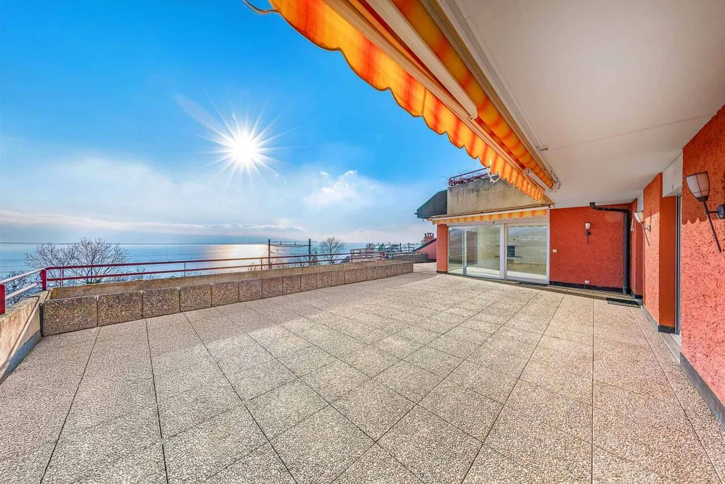 La Conversion  Espace, confort et vue panoramique sur le lac et les Alpes - Photo 8 sur 12