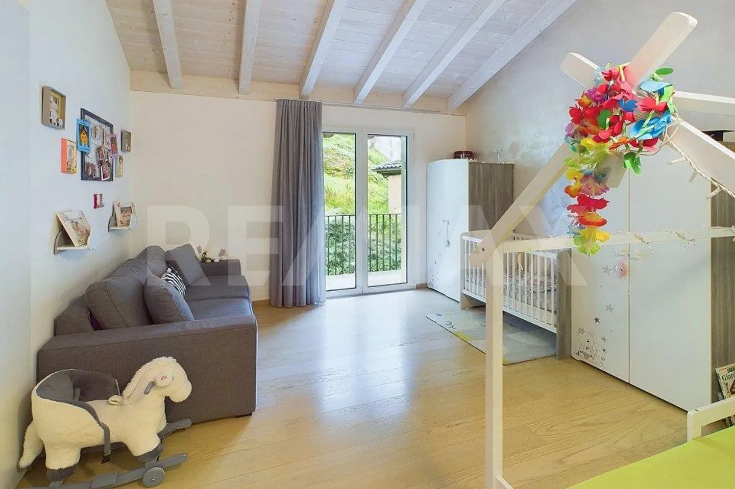 Attico moderno tra natura e città - Foto 8 di 13