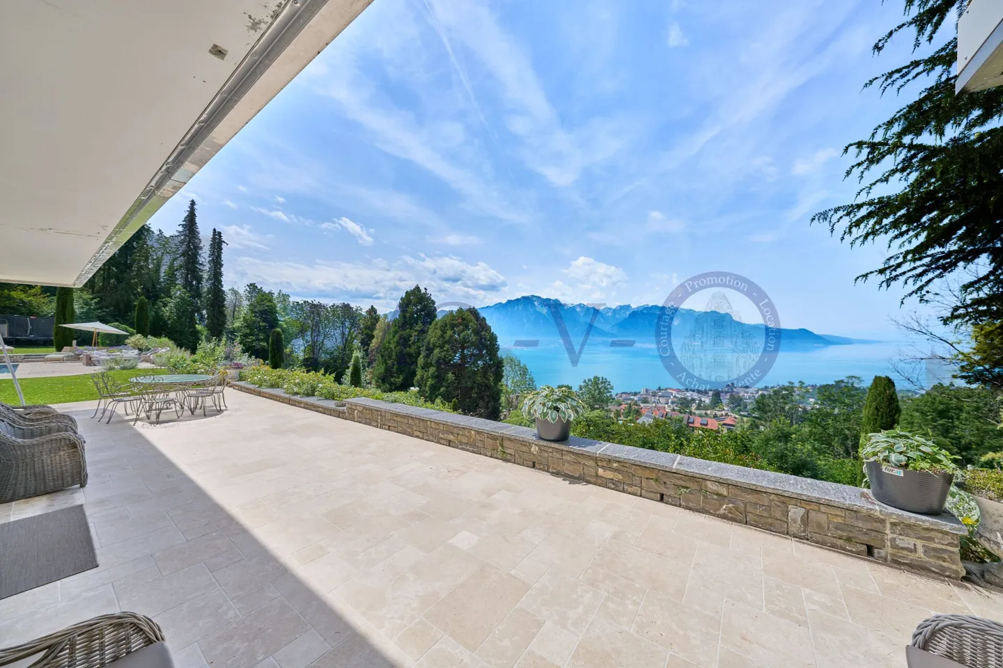 PRESTIGIOSO CON PISCINA E VISTA PANORAMICA - ARREDATO - Foto 4 di 18
