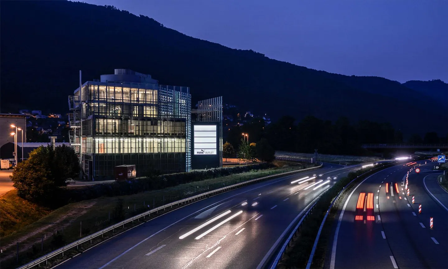 Moderne Räume mit Blick in die Alpen - Direkt an der Hauptverkehrsachse A1 - Foto 2 von 10