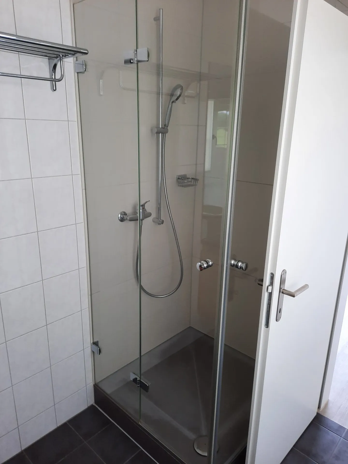 Modern Loft Apartment with Balcony in Fehraltorf - Photo 8 of 9