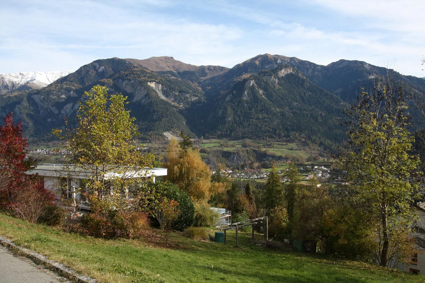 Beautiful building plot for villa, multi-family or single-family houses - Photo 2 of 3