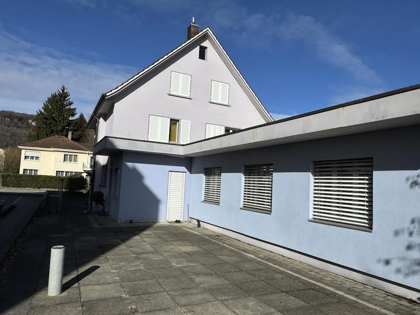 Terrain constructible avec une forte utilisation (AZ 0.9) et propriété existante - Photo 4 sur 4