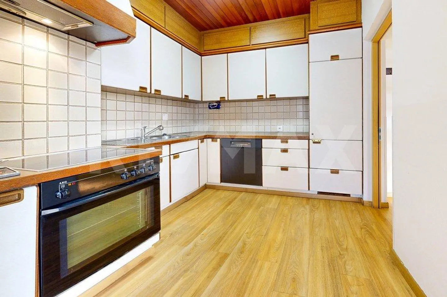 Terraced House in the First Suburbs - Photo 10 of 13