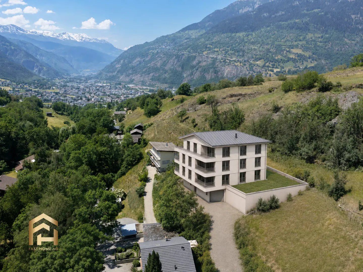 Ampio appartamento di 4,5 stanze al piano terra con area giardino - Foto 1 di 13