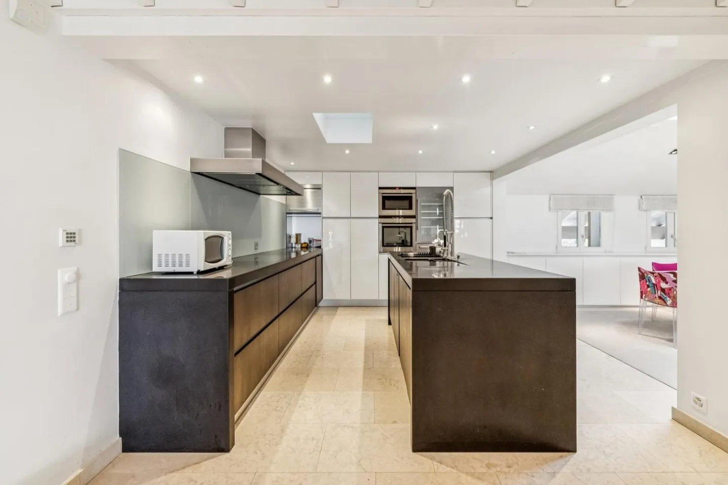 SUPERB DUPLEX WITH A VIEW OF THE LAKE - Photo 2 of 12