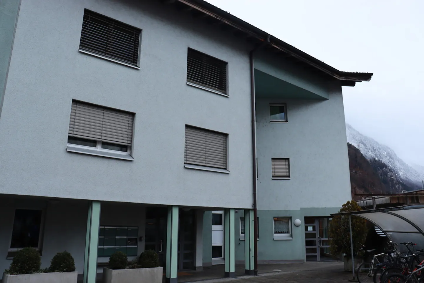 Appartamento affascinante 3.5 locali con posto auto a Interlaken! - Foto 1 di 7