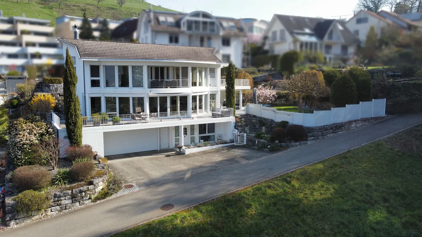 Dreamy 7.5-room single-family house with double garage and panoramic view - Photo 1 of 39