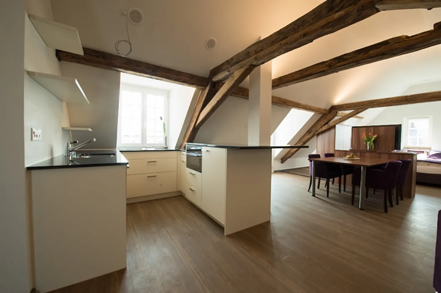 Charmantes möbiliertes Studio mit Balkon in Fehraltorf - Foto 2 von 9