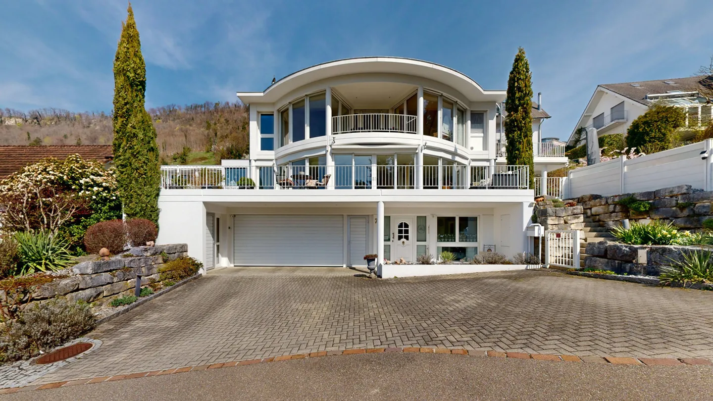 Dreamy 7.5-room single-family house with double garage and panoramic view - Photo 2 of 39