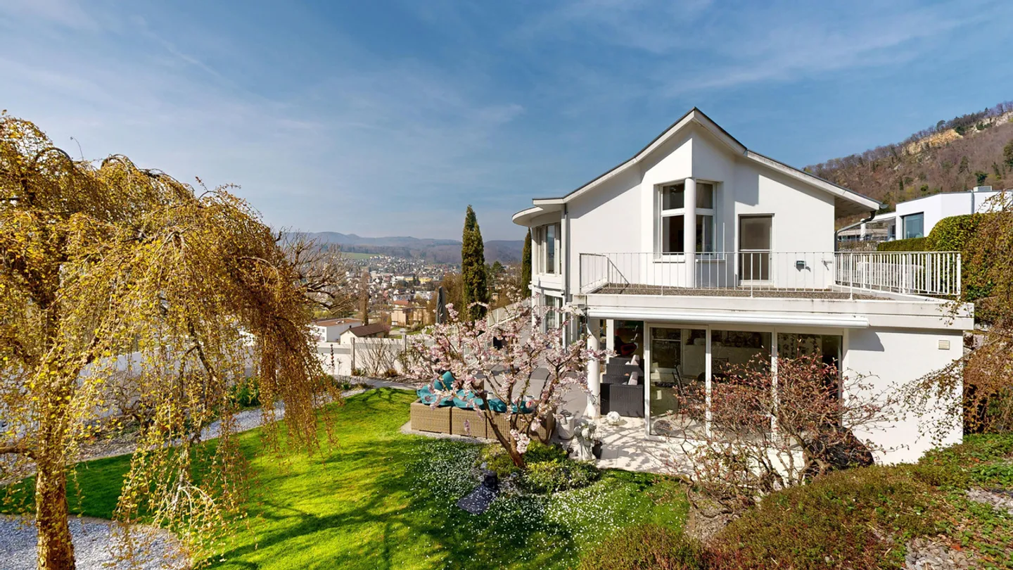 Dreamy 7.5-room single-family house with double garage and panoramic view - Photo 3 of 39