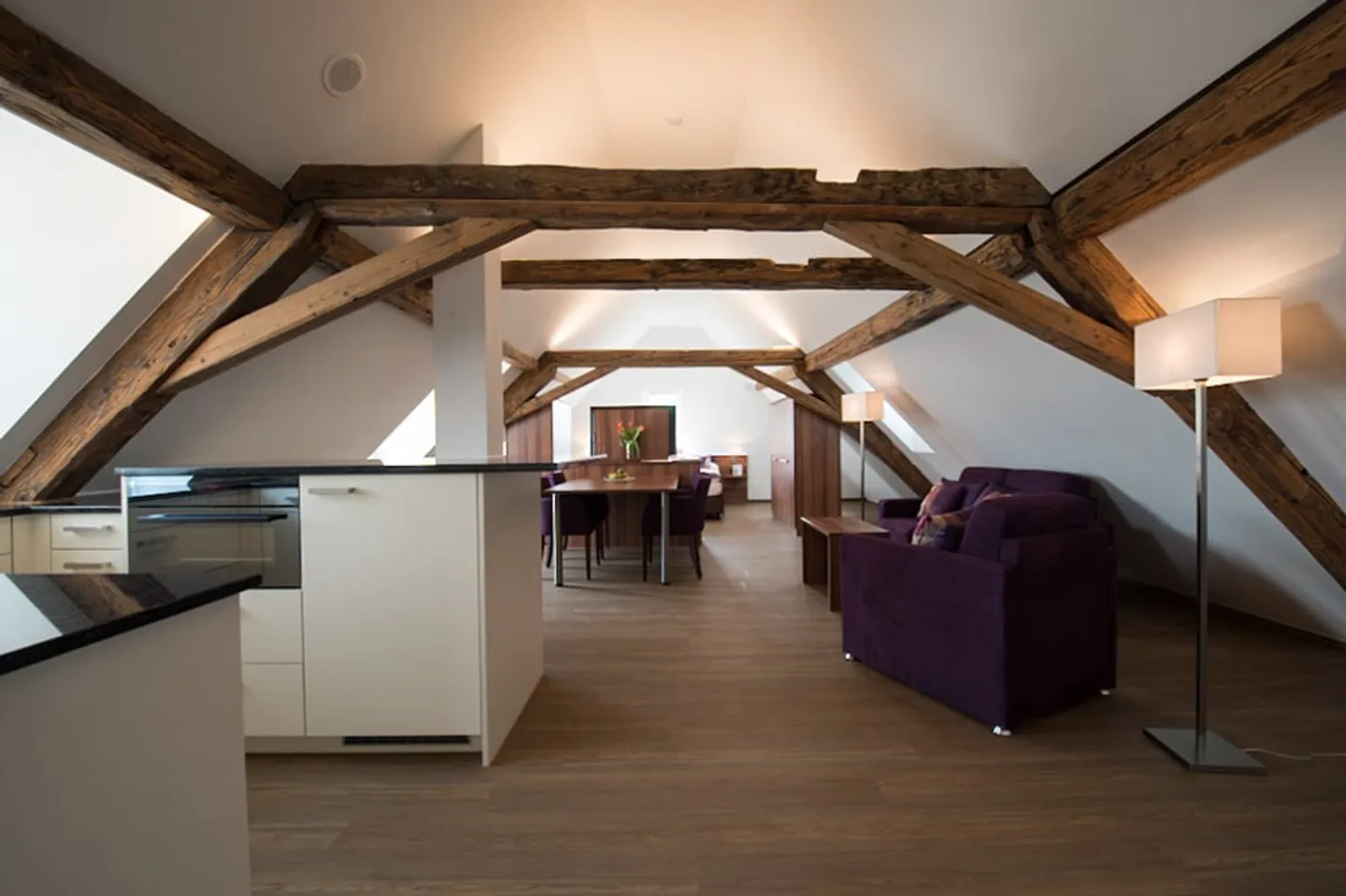 Charmantes möbiliertes Studio mit Balkon in Fehraltorf - Foto 1 von 9