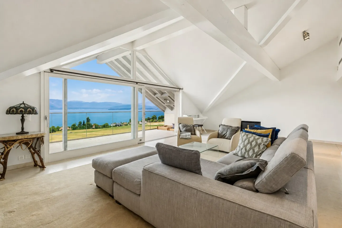 SUPERB DUPLEX WITH A VIEW OF THE LAKE - Photo 12 of 12