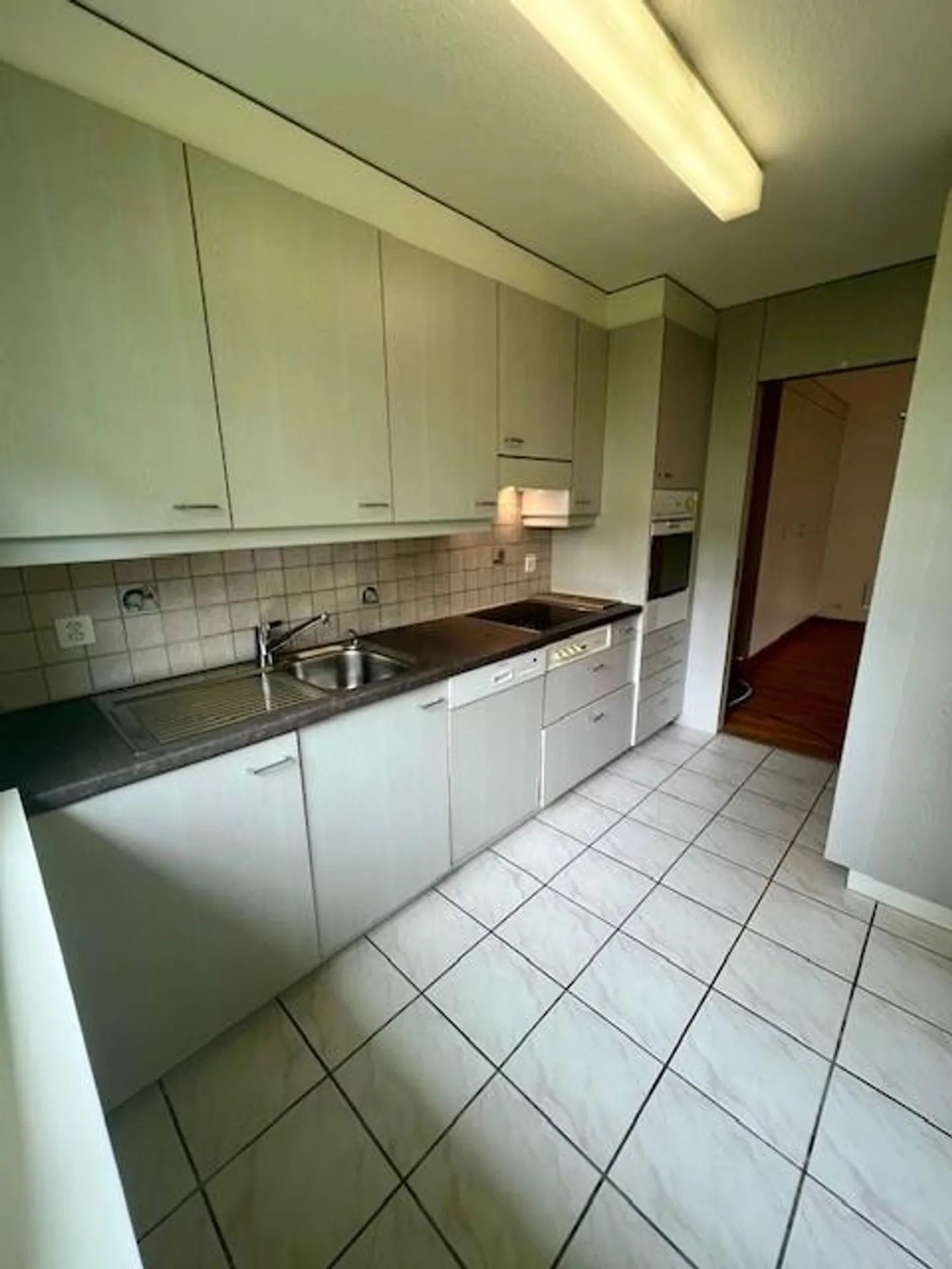 Appartamento accogliente di 4,5 stanze in una posizione tranquilla nel quartiere di Schönbühl - Foto 3 di 9