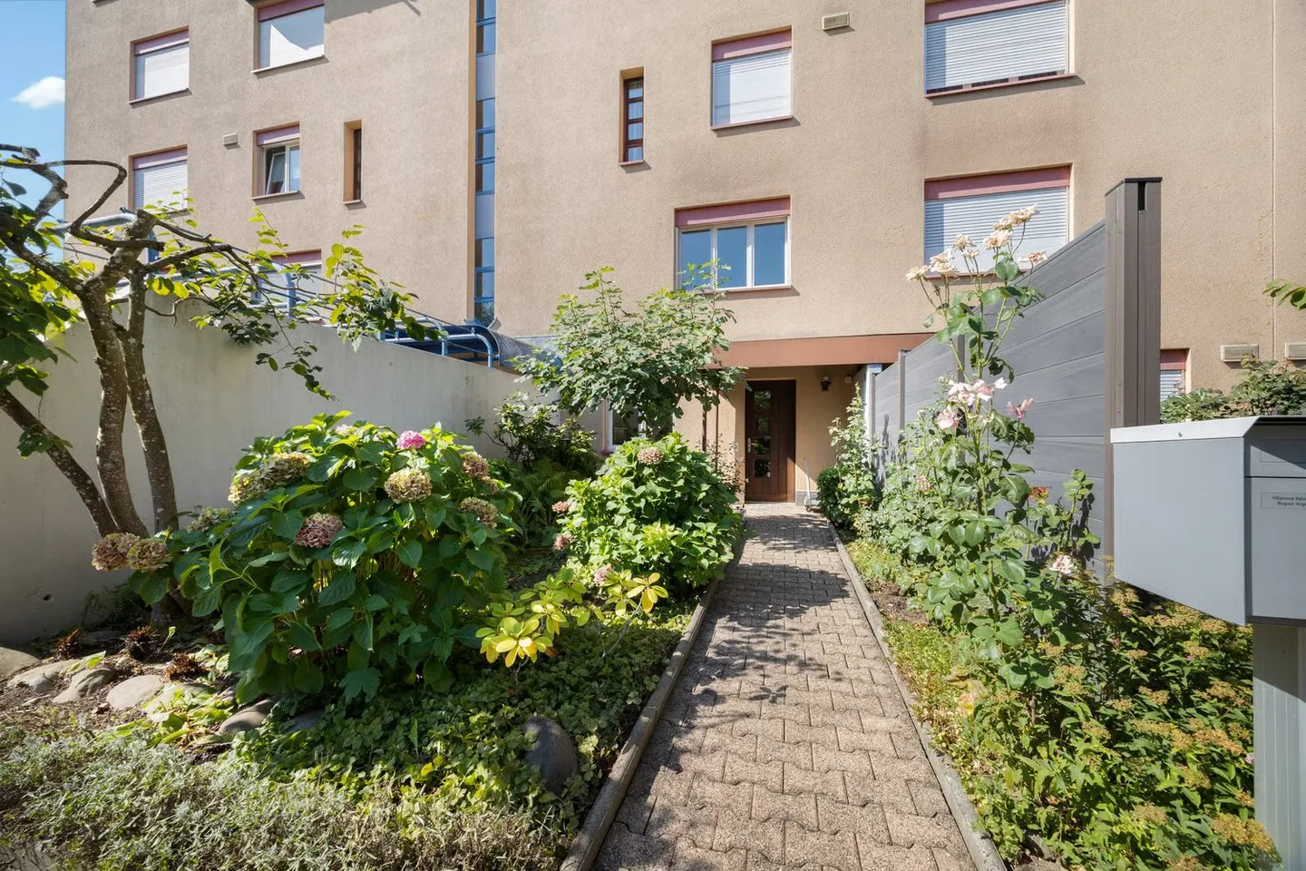 5½ Room Maisonette Garden Apartment with 120m2 Land Share and 32m2 Front Garden - Photo 2 of 18