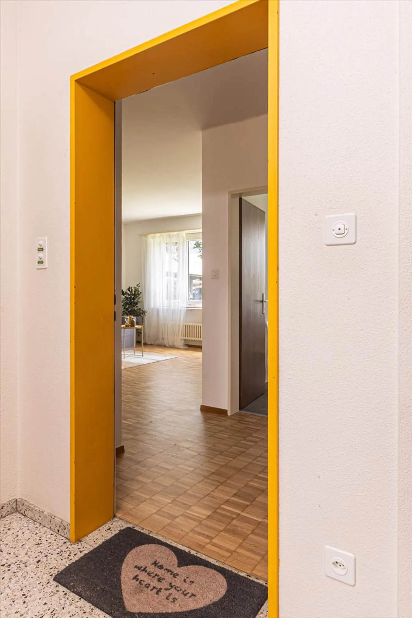 Comfort e convenienza: 2.5 locali nel verde con promozione - Foto 2 di 9