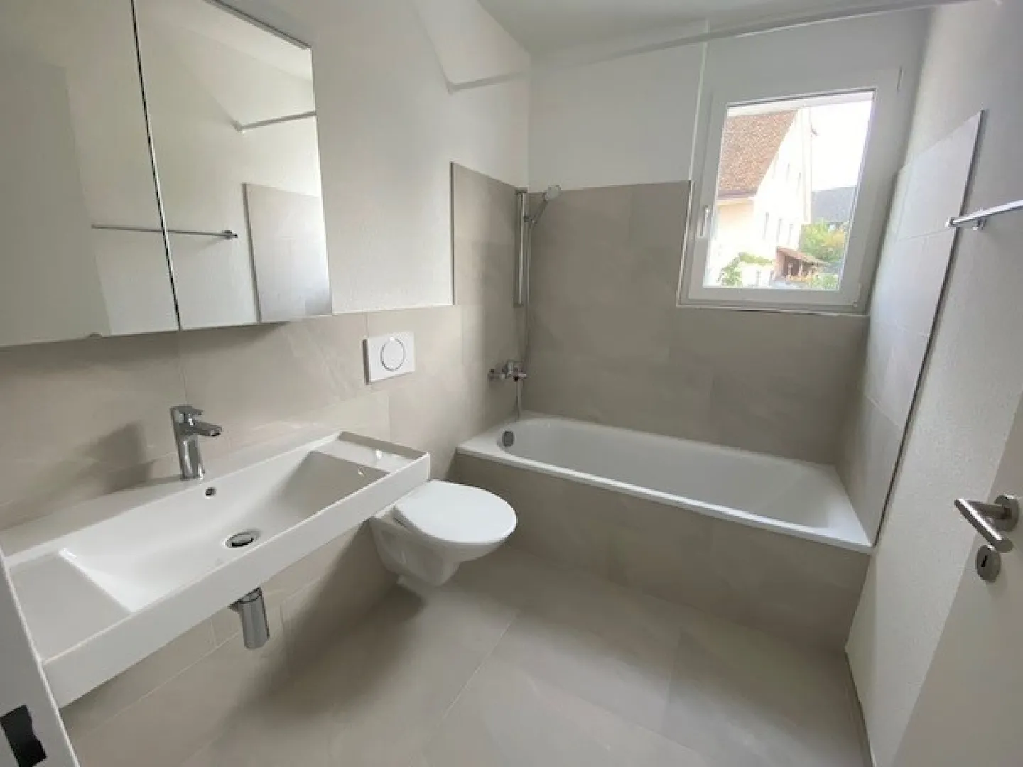 FIRST RENTAL - PENTHOUSE APARTMENT - CenterSeon² - Photo 5 of 13