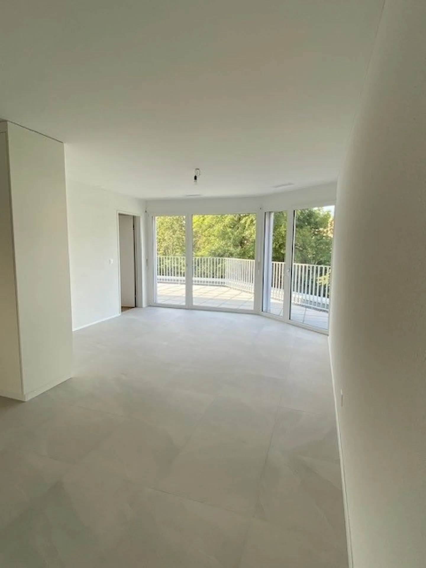 FIRST RENTAL - PENTHOUSE APARTMENT - CenterSeon² - Photo 7 of 13