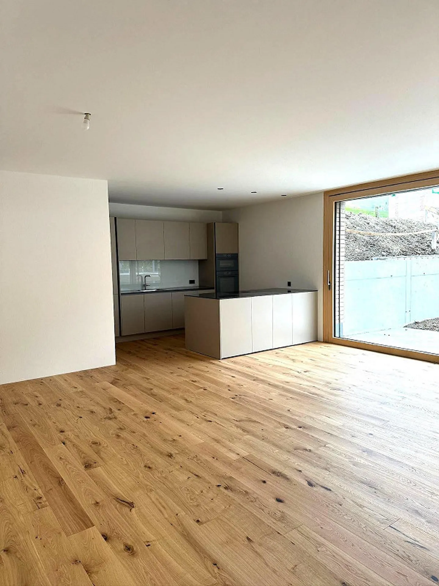 Well-maintained apartment in new residential area - Photo 5 of 10