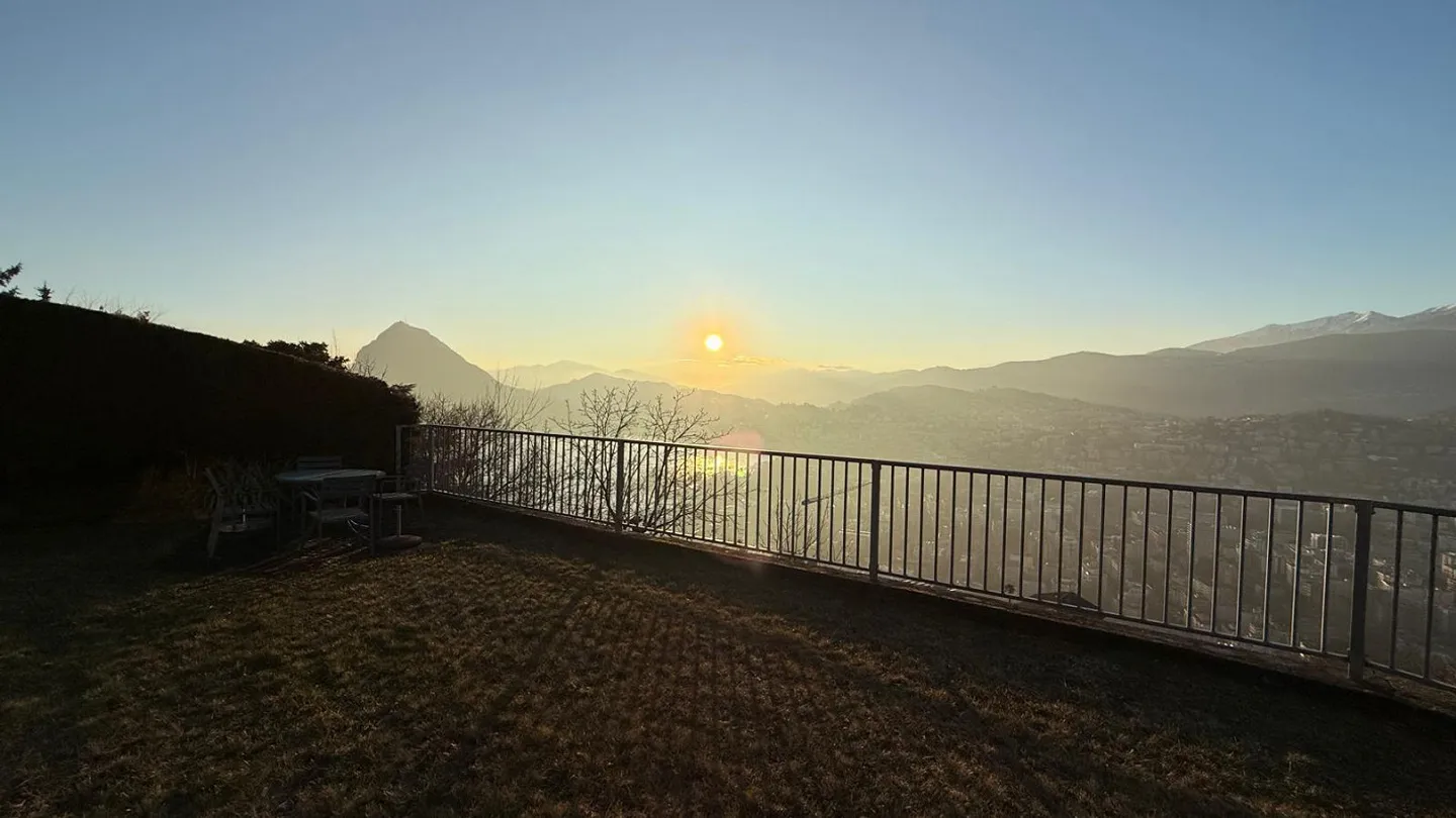 Elegant 4.5-room apartment with private garden in Lugano - Photo 3 of 5