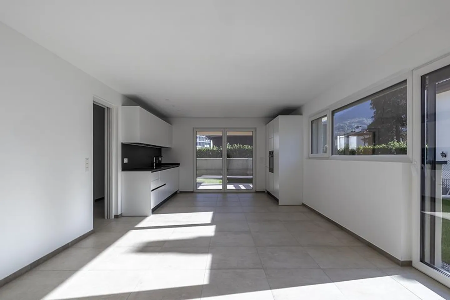 Appartamento moderno con giardino - Foto 1 di 17