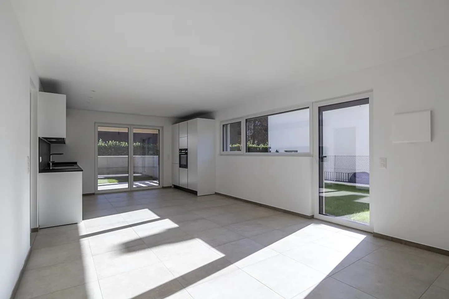 Appartamento moderno con giardino - Foto 2 di 17