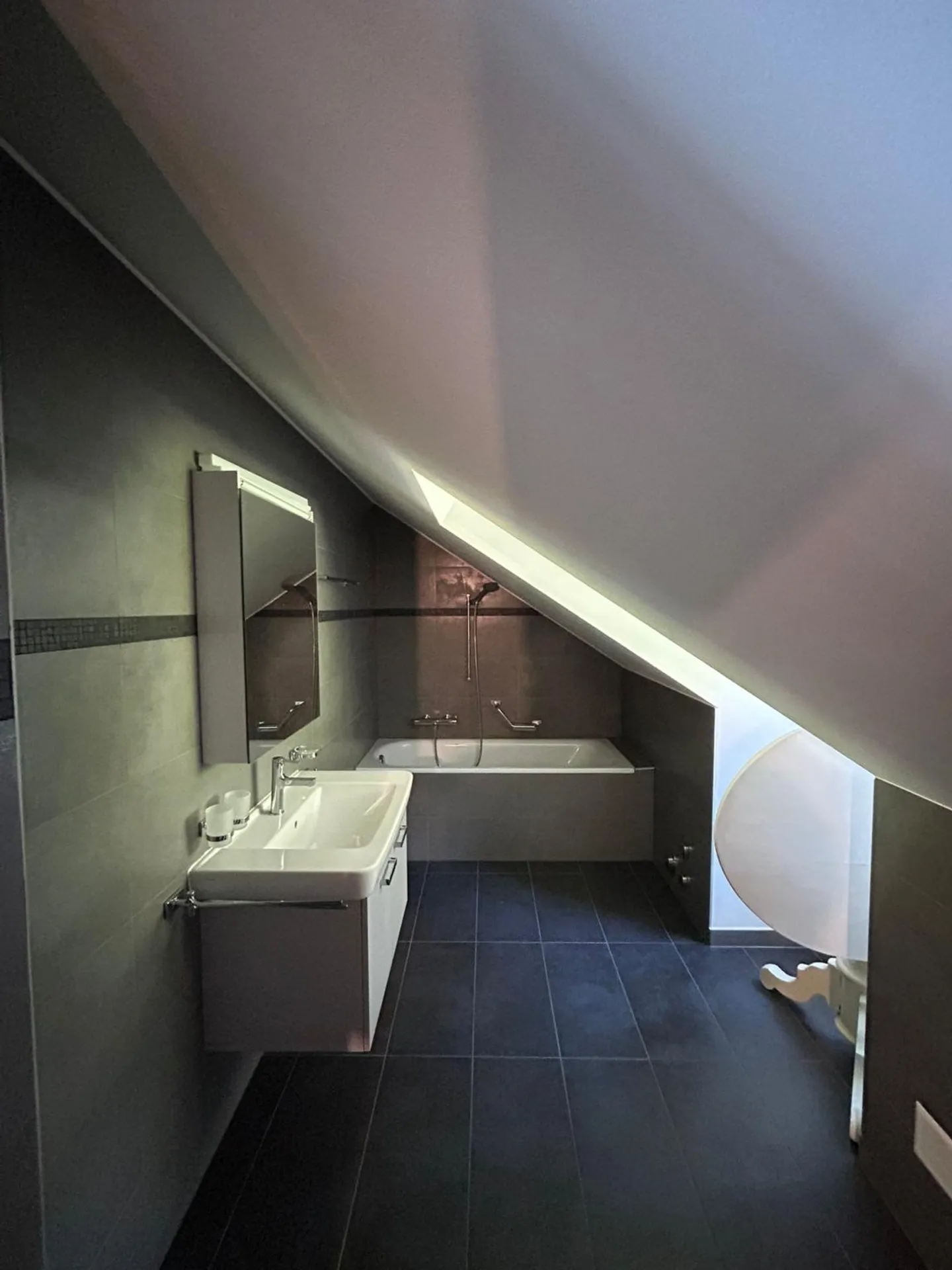 Room in shared accommodation - Photo 3 of 6